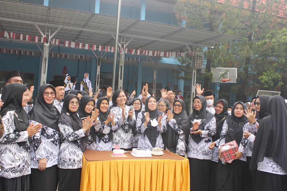 Semarak Perayaan Hari Guru ke-77 di SMPN 10 Pekanbaru